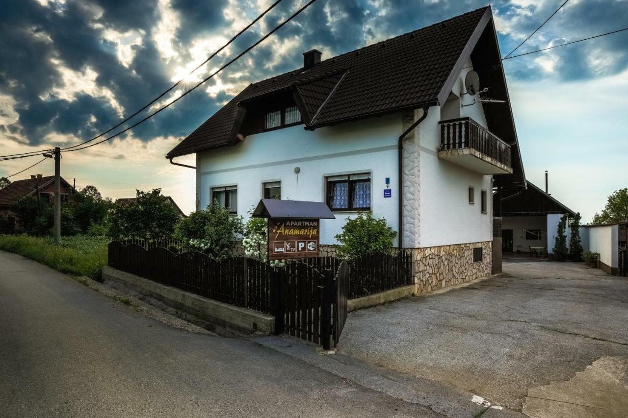 Anamarija Apartments Licko Petrovo Selo Exteriér fotografie